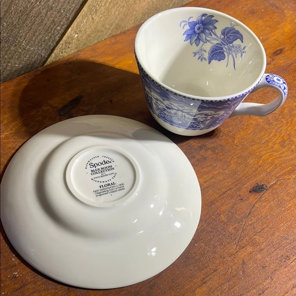 Spode Blue and White Floral Teacup and Saucer - Picture 3 of 3